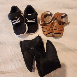 Bundle of neutral baby shoes